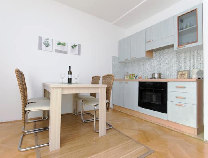 מאקרסקה Apartments Jana מראה חיצוני תמונה